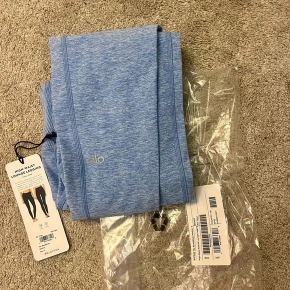 ALO Yoga High-Waist Lounge Legging in Blue - Picture 2 of 4